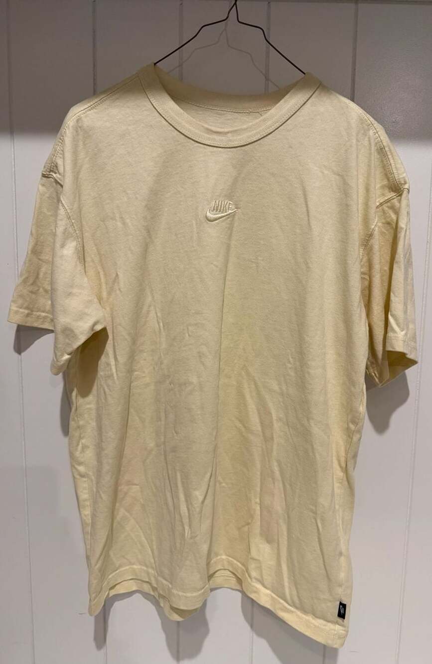 Nike The Nike Tee Size M Yellow T-Shirt